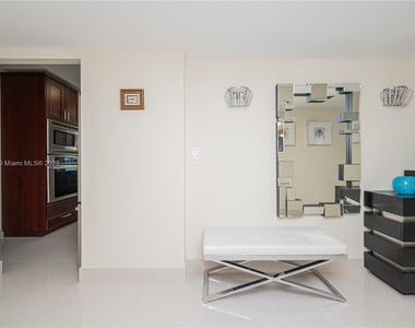 2751 S Ocean Dr - Photo Thumbnail 11