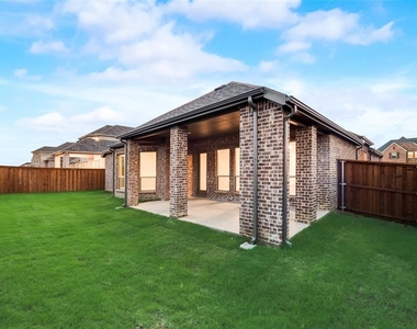 2400 Bottlebrush Drive - Photo Thumbnail 26