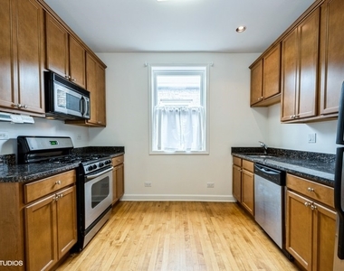 4847 N Wolcott Avenue - Photo Thumbnail 5