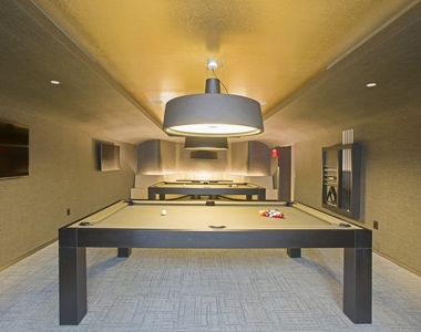 1 Court Square - Photo Thumbnail 6