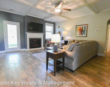 1148 Black Oak Circle - Photo Thumbnail 5