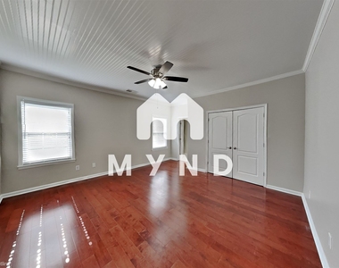 728 Douglass Cir - Photo Thumbnail 15