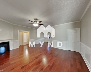 728 Douglass Cir - Photo Thumbnail 3