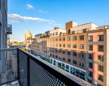 853 Lexington Avenue - Photo Thumbnail 2