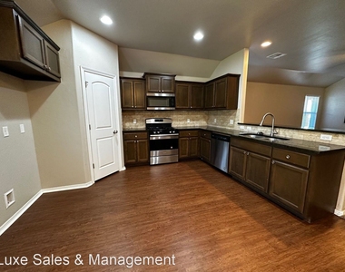 2408 Alta Vista Ln - Photo Thumbnail 9