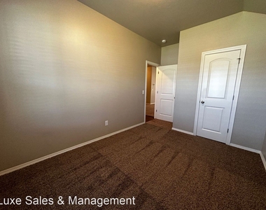 2408 Alta Vista Ln - Photo Thumbnail 4