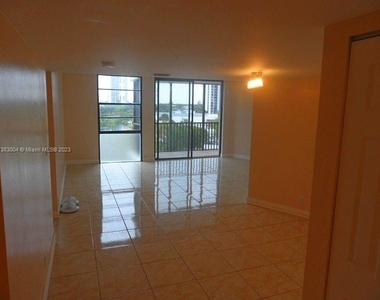 3475 N Country Club Dr - Photo Thumbnail 2