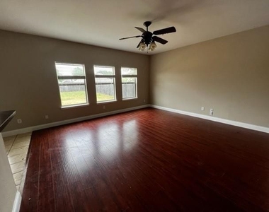 8621 King Ranch Drive - Photo Thumbnail 3