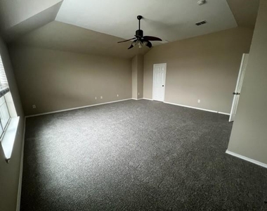 8621 King Ranch Drive - Photo Thumbnail 13