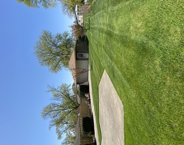 2242 Eastview Drive - Photo Thumbnail 18