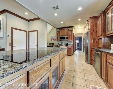 4723 E Wilshire Blvd - Photo Thumbnail 19