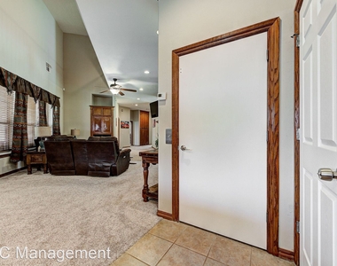 4723 E Wilshire Blvd - Photo Thumbnail 25