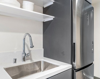 235 Valencia Street - Photo Thumbnail 5