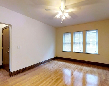 4903 N Whipple St Apt 2w - Photo Thumbnail 2