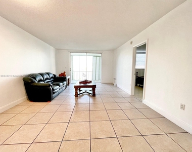 2861 Leonard Dr - Photo Thumbnail 2