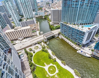 465 Brickell Ave - Photo Thumbnail 16