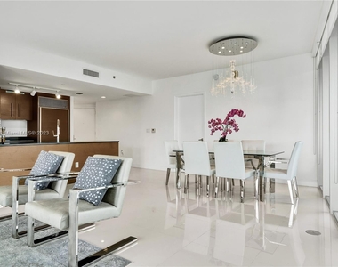 465 Brickell Ave - Photo Thumbnail 8