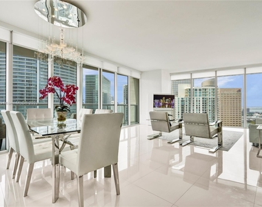 465 Brickell Ave - Photo Thumbnail 3