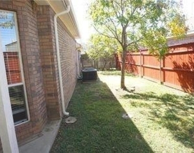 1108 Whispering Meadows - Photo Thumbnail 4