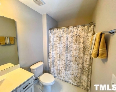 7815 Elmshire Way - Photo Thumbnail 11