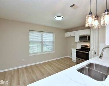 1406 R Ashway - Photo Thumbnail 13