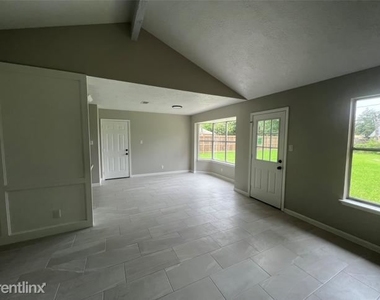 409 R Sharondoah Drive - Photo Thumbnail 2