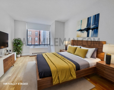 West 48th Street - Photo Thumbnail 3