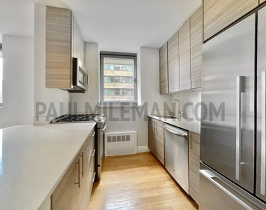 West 48th Street - Photo Thumbnail 1