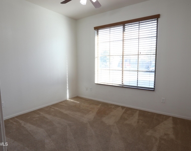 15988 W Yavapai Street - Photo Thumbnail 6