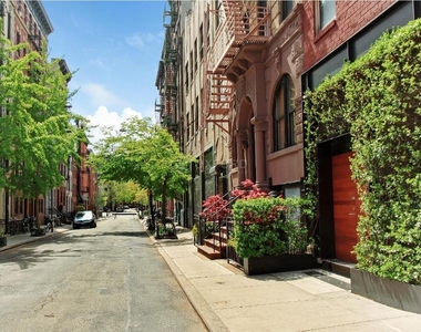 207 West 11th Street - Photo Thumbnail 5