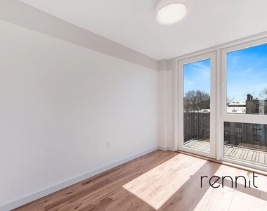 770 Lexington Avenue - Photo Thumbnail 4