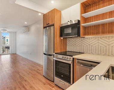 770 Lexington Avenue - Photo Thumbnail 1