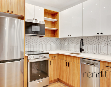 770 Lexington Avenue - Photo Thumbnail 2