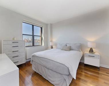 58 Metropolitan Avenue - Photo Thumbnail 4