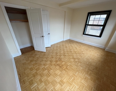 95 Christopher Street- 1 Bedroom in Doorman Building- Prime GV Location - Photo Thumbnail 4