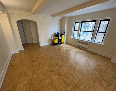 95 Christopher Street- 1 Bedroom in Doorman Building- Prime GV Location - Photo Thumbnail 7