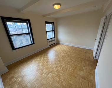 95 Christopher Street- 1 Bedroom in Doorman Building- Prime GV Location - Photo Thumbnail 5