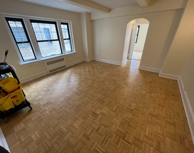 95 Christopher Street- 1 Bedroom in Doorman Building- Prime GV Location - Photo Thumbnail 6