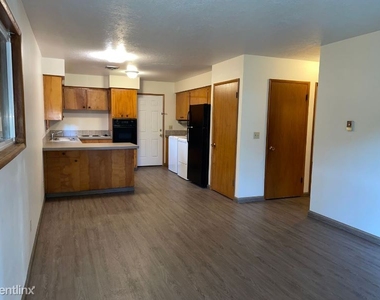 10940 Se Holgate Blvd Back Unit - Photo Thumbnail 8