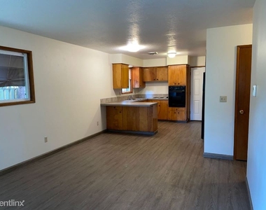 10940 Se Holgate Blvd Back Unit - Photo Thumbnail 9