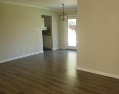 1584 Terry Way - Photo Thumbnail 4