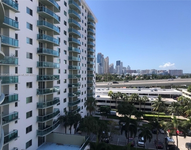 19380 Collins Ave - Photo Thumbnail 1