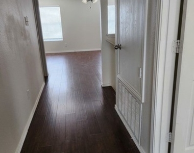 5835 Sherbrooke Oak - Photo Thumbnail 8