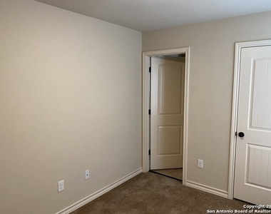 6007 Karly Way - Photo Thumbnail 27