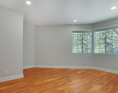 1401 Ambassador St - Photo Thumbnail 4