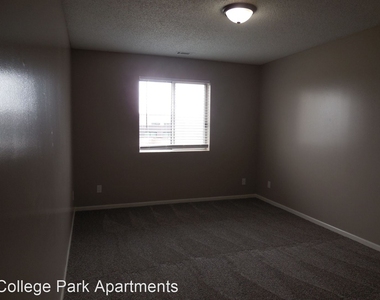 120 College Park Circle - Photo Thumbnail 6