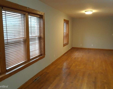 4626 N Hamlin Ave Apt 1 - Photo Thumbnail 1