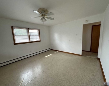 285 Livingston Avenue - Photo Thumbnail 10