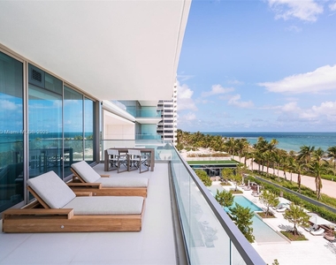 10201 Collins Ave - Photo Thumbnail 4