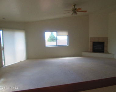 585 S Bradshaw Drive - Photo Thumbnail 2